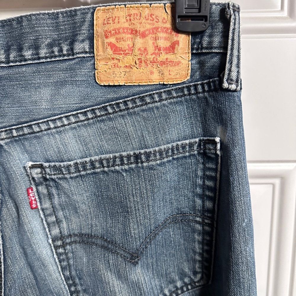 Levi 527 jeans 32x30 worn but look great.